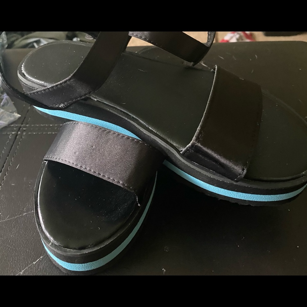 Sandals - Picture 2 of 4